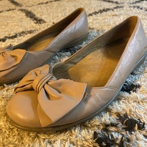 Women’s flats